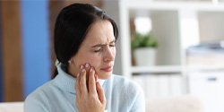 Woman with tooth pain in Edmond